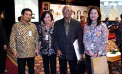 FOTO BERSAMA ALM. RAHMAT SALEH (EX.B.I)